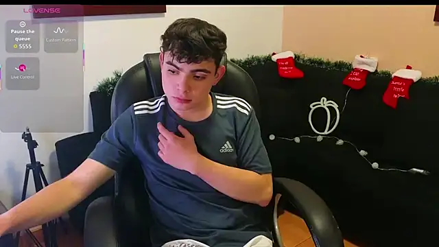 lukeboyce33 online show from 12, 11, 2025