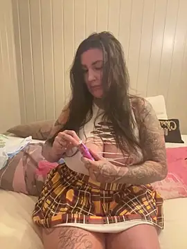 Badgyalbella online show from 11, 4, 2026