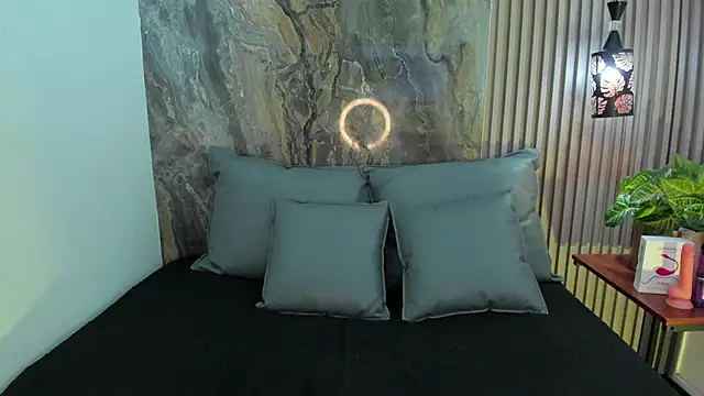 MiaScott5 online show from 21, 3, 2025