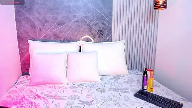 MiaScott5 online show from 20, 3, 2025