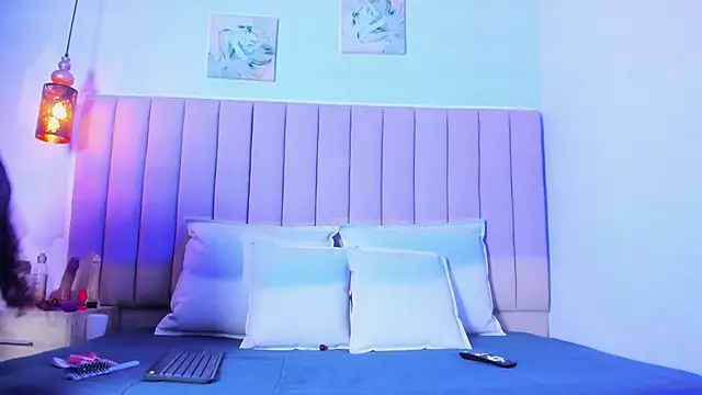 Snapshot of NicoleMadrird chatting on 11, 11, 2025 NicoleMadrird online show from 11, 11, 2025