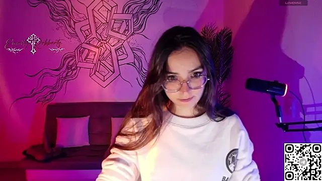 Emmi Roberts online show from 7, 6, 2026