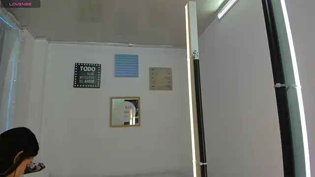 Pretty Johnson  online show from 5, 11, 2025