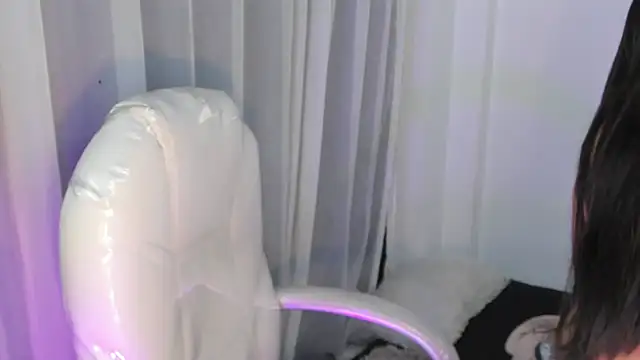 Pretty Johnson  online show from 16, 2, 2026