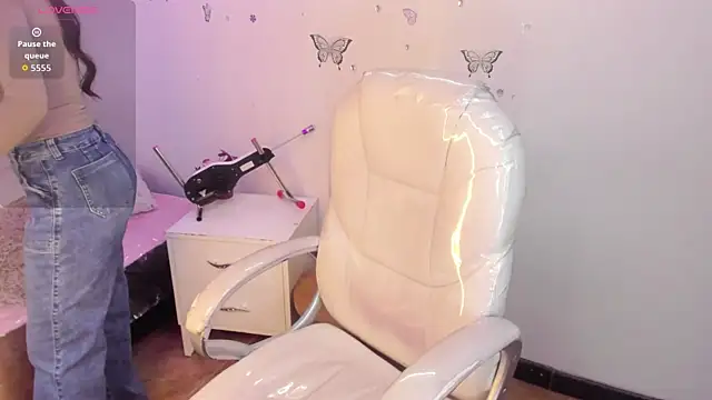 Pretty Johnson  online show from 7, 4, 2026