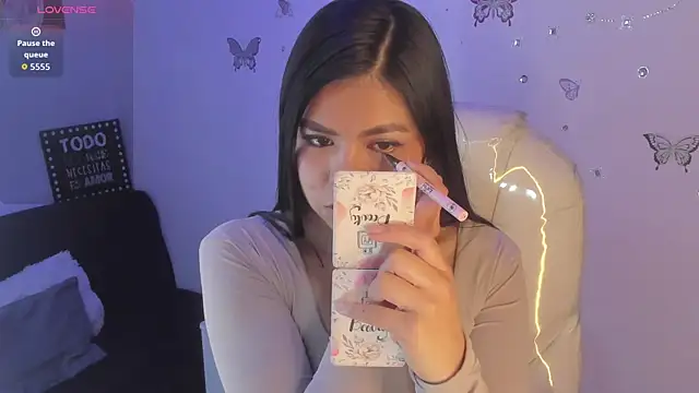 Pretty Johnson  online show from 12, 4, 2026