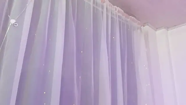 Pretty Johnson  online show from 18, 11, 2025