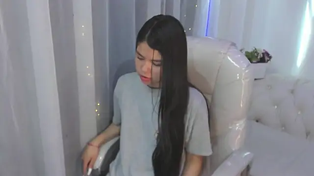 Pretty Johnson  online show from 19, 10, 2025