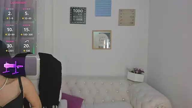 Pretty Johnson  online show from 9, 9, 2025