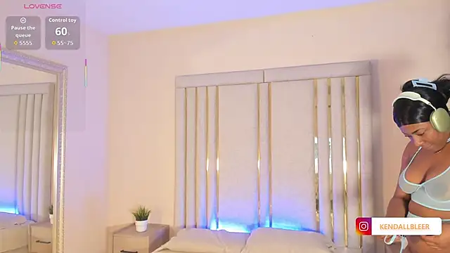 Kendallbleer online show from 23, 11, 2025