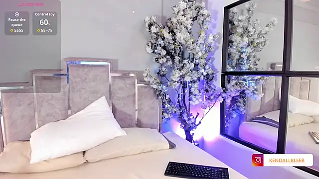 Kendallbleer online show from 26, 10, 2025