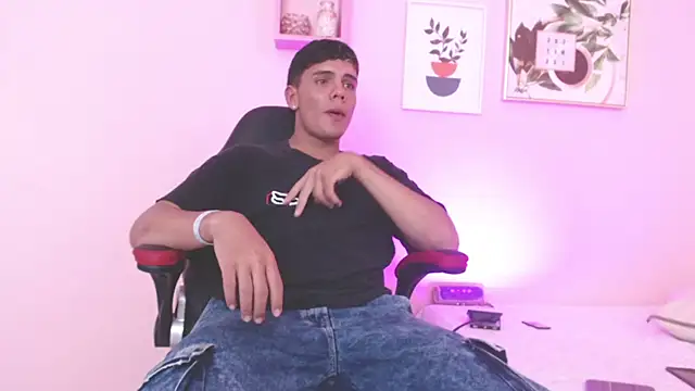 Snapshot of Alex_Coxx chatting on 17, 3, 2025 Alex Coxx online show from 17, 3, 2025