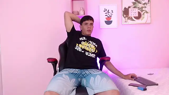 Snapshot of Alex_Coxx chatting on 19, 3, 2025 Alex Coxx online show from 19, 3, 2025