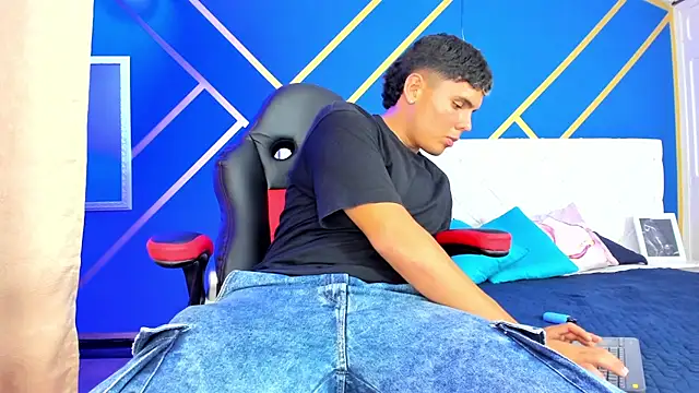 Snapshot of Alex_Coxx chatting on 16, 3, 2025 Alex Coxx online show from 16, 3, 2025