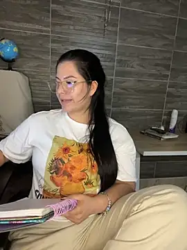 Saanvi21 online show from 30, 9, 2025