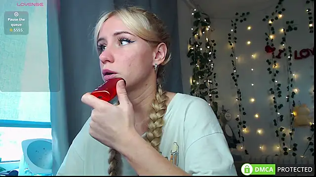 Snapshot of Mia__Kitty chatting on 17, 10, 2025 Mia Kitty online show from 17, 10, 2025