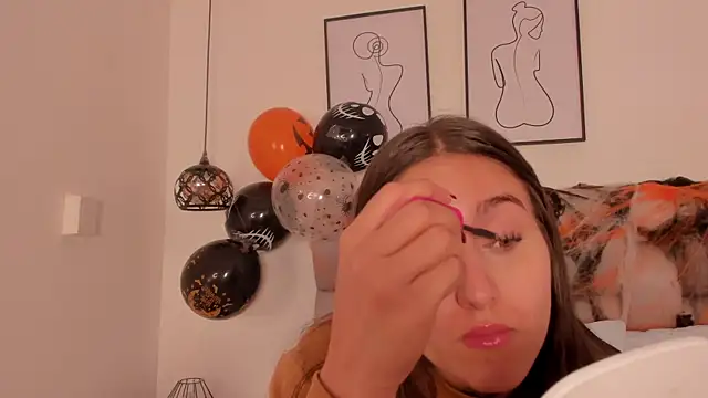 Hanna Evans   online show from 25, 10, 2025