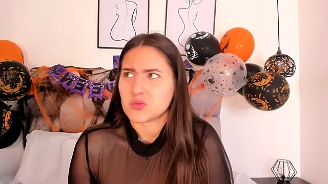 Hanna Evans   online show from 30, 10, 2025