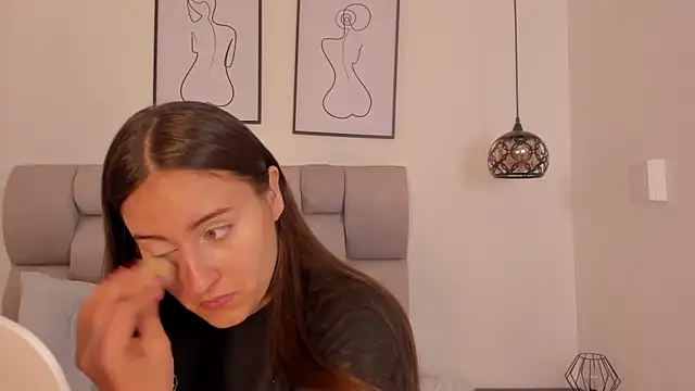 Hanna Evans   online show from 21, 10, 2025