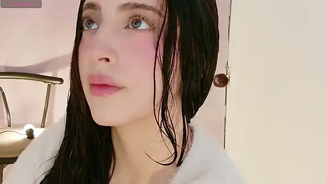 Snapshot of Rebbecawhite_meow chatting on 7, 5, 2026 Rebbecawhite meow online show from 7, 5, 2026