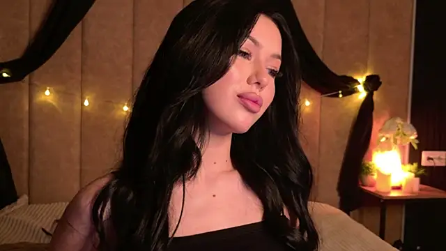 Leya Foxhall online show from 15, 10, 2025