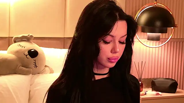 Leya Foxhall online show from 25, 11, 2025