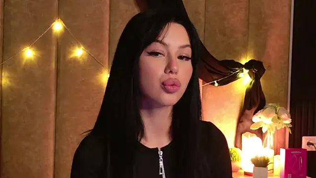 Leya Foxhall online show from 14, 11, 2025