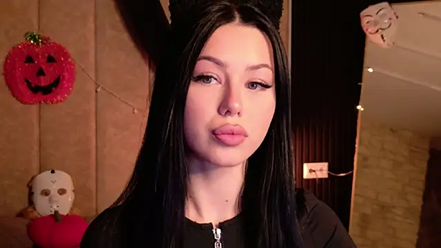 Leya Foxhall online show from 30, 10, 2025