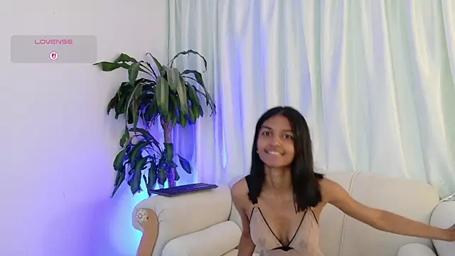 YuliethPetite online show from 13, 7, 2026