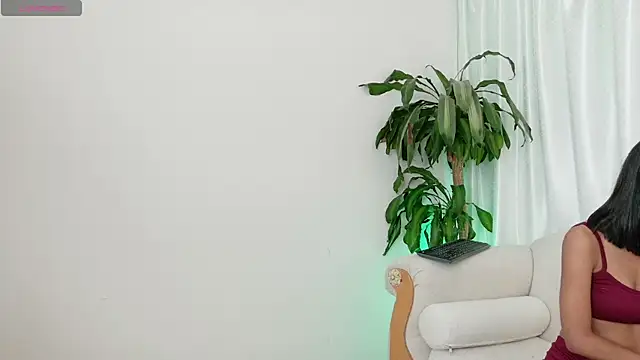 YuliethPetite online show from 6, 7, 2026