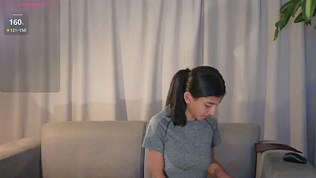 YuliethPetite online show from 14, 1, 2026