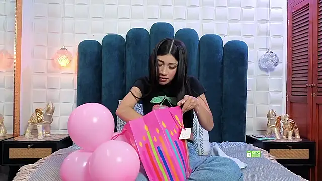 Lili Opal online show from 30, 3, 2026