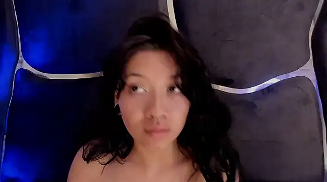 LauryAndNarem69 online show from 18, 3, 2025