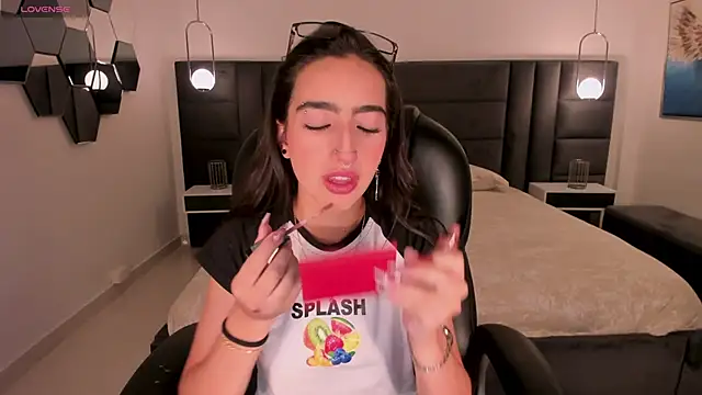 LarisaSmirnov online show from 4, 3, 2026