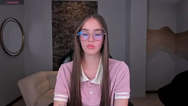 MaiaCollins online show from 4, 10, 2025