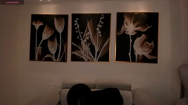 MaiaCollins online show from 3, 11, 2025