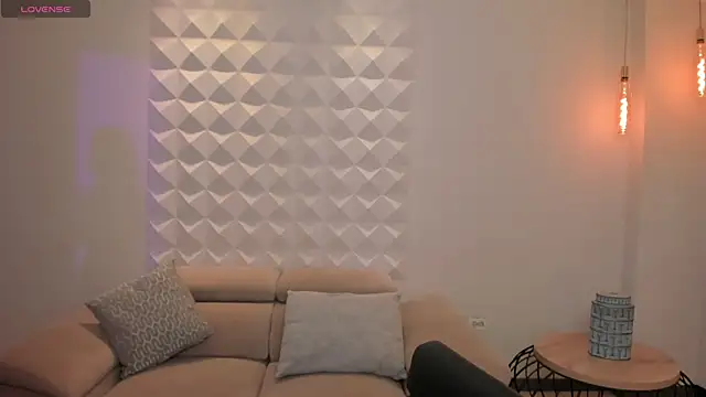 MaiaCollins online show from 3, 10, 2025