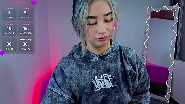 Malory tay1 online show from 6, 11, 2025