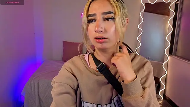 Malory tay1 online show from 9, 10, 2025