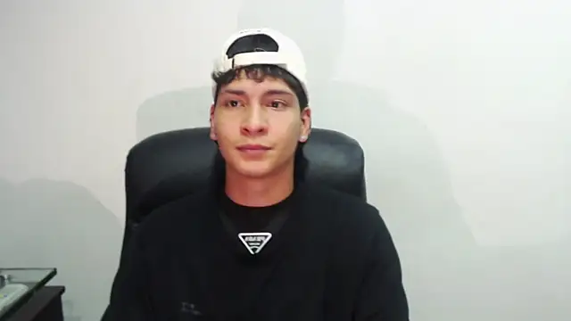 Jhojan twink online show from 19, 3, 2025