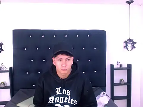 Jhojan twink online show from 29, 9, 2025