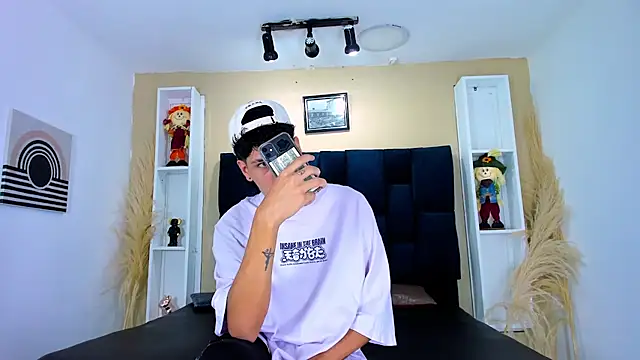 Jhojan twink online show from 23, 9, 2025