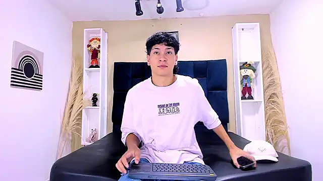 Jhojan twink online show from 26, 9, 2025