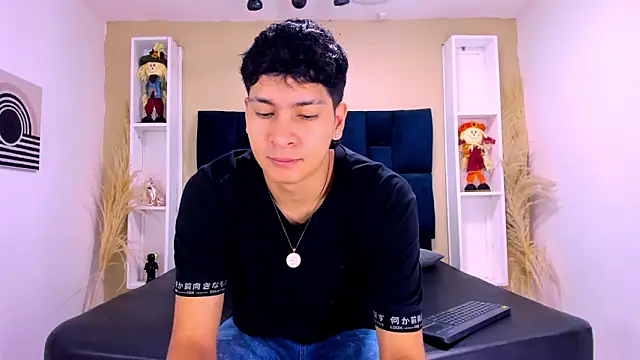 Jhojan twink online show from 17, 10, 2025