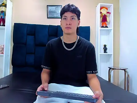 Jhojan twink online show from 21, 11, 2025