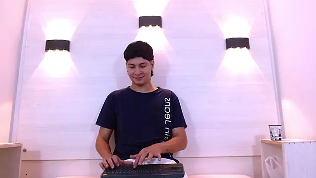 Jhojan twink online show from 22, 11, 2025