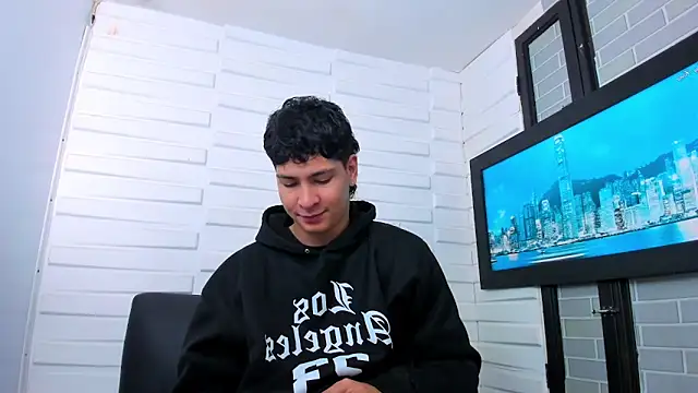 Jhojan twink online show from 6, 11, 2025