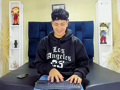 Jhojan twink online show from 21, 9, 2025