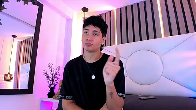 Jhojan twink online show from 4, 11, 2025