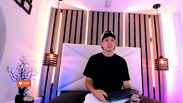 Jhojan twink online show from 9, 11, 2025